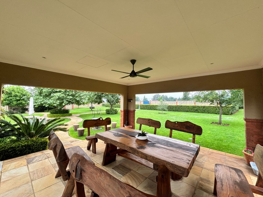 5 Bedroom Property for Sale in Grimbeeck Park North West